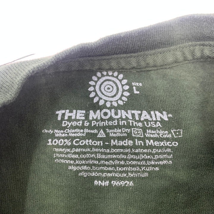 Green The Mountain Wolf T-shirt Size L